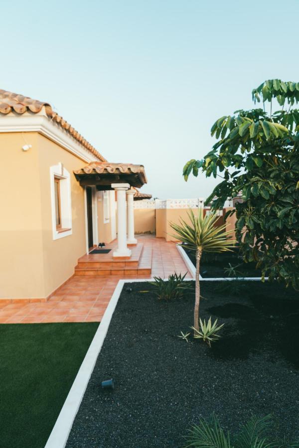 Moderne Villa Met Verwarmd Zwembad In كوراليهو المظهر الخارجي الصورة