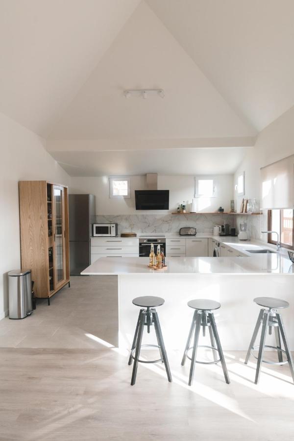 Moderne Villa Met Verwarmd Zwembad In كوراليهو المظهر الخارجي الصورة
