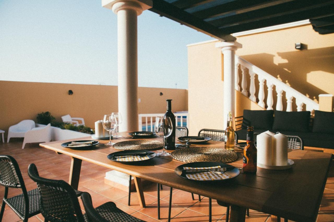 Moderne Villa Met Verwarmd Zwembad In كوراليهو المظهر الخارجي الصورة