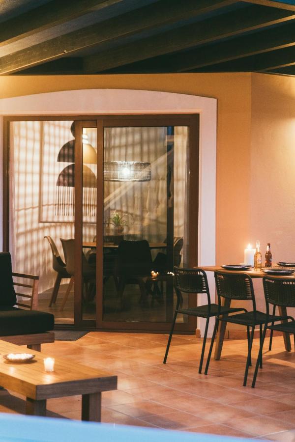 Moderne Villa Met Verwarmd Zwembad In كوراليهو المظهر الخارجي الصورة