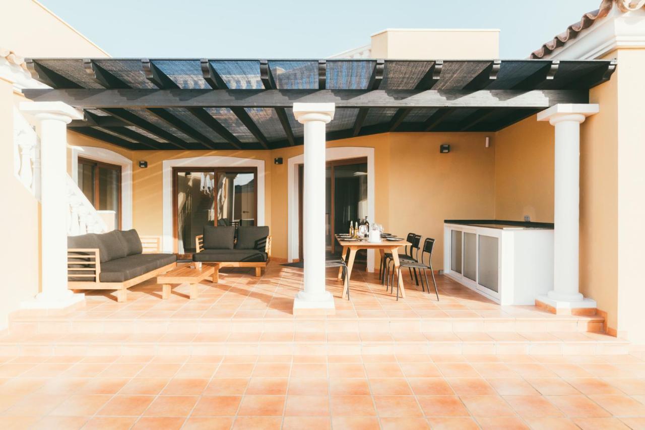 Moderne Villa Met Verwarmd Zwembad In كوراليهو المظهر الخارجي الصورة