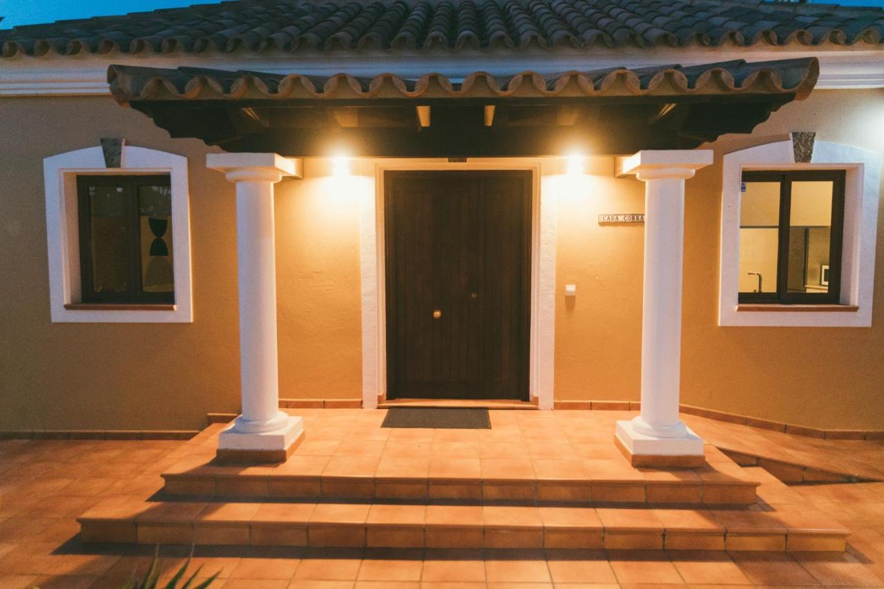 Moderne Villa Met Verwarmd Zwembad In كوراليهو المظهر الخارجي الصورة