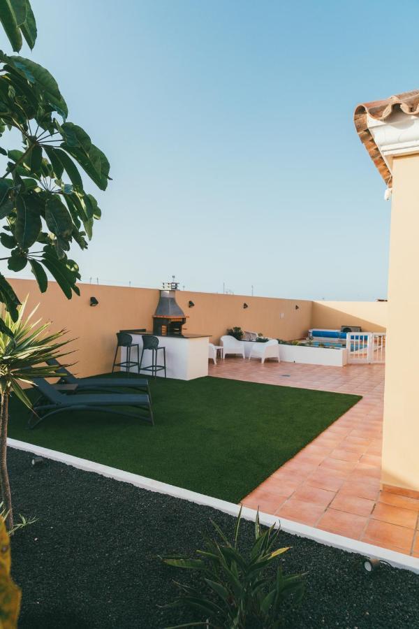 Moderne Villa Met Verwarmd Zwembad In كوراليهو المظهر الخارجي الصورة