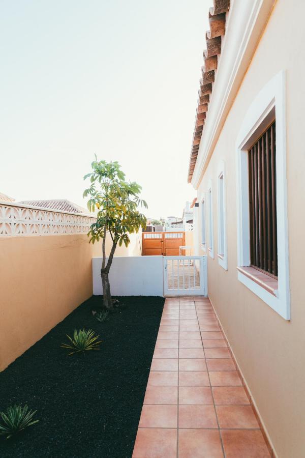 Moderne Villa Met Verwarmd Zwembad In كوراليهو المظهر الخارجي الصورة