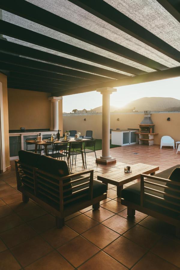Moderne Villa Met Verwarmd Zwembad In كوراليهو المظهر الخارجي الصورة